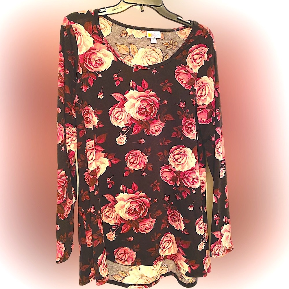 Beautiful floral top in black,& pink & longer in back touches thigh area